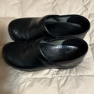 Dansko Professional Black Clogs Sz 39